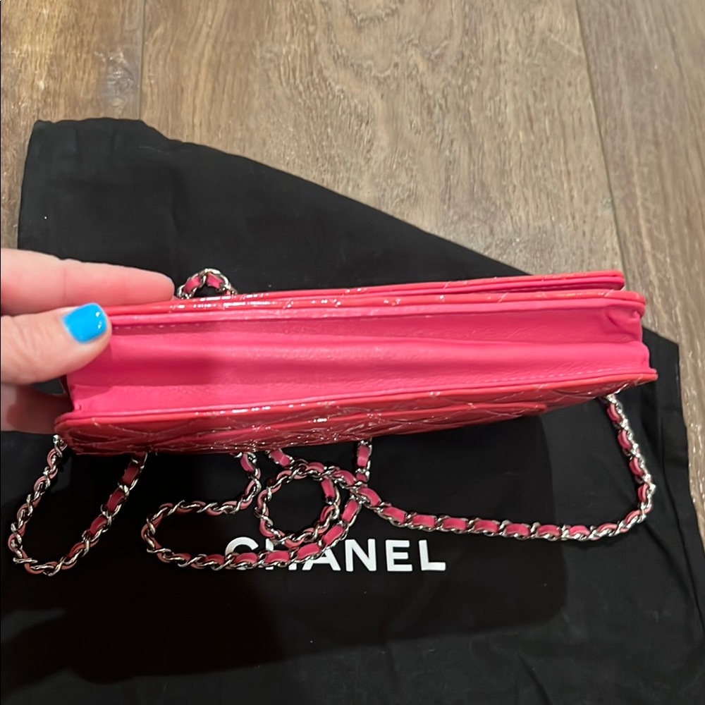 Chanel Pink Quilted Crossbody Bag with Iconic Chain - Picture 3 of 9